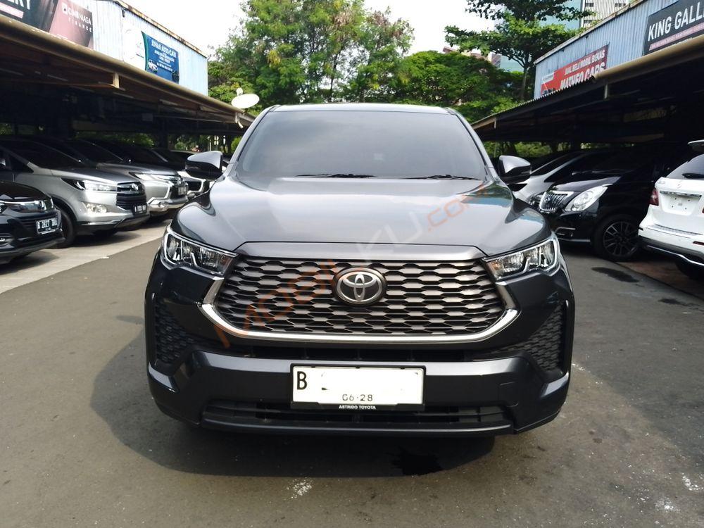 Mobil Toyota Kijang Innova 2023