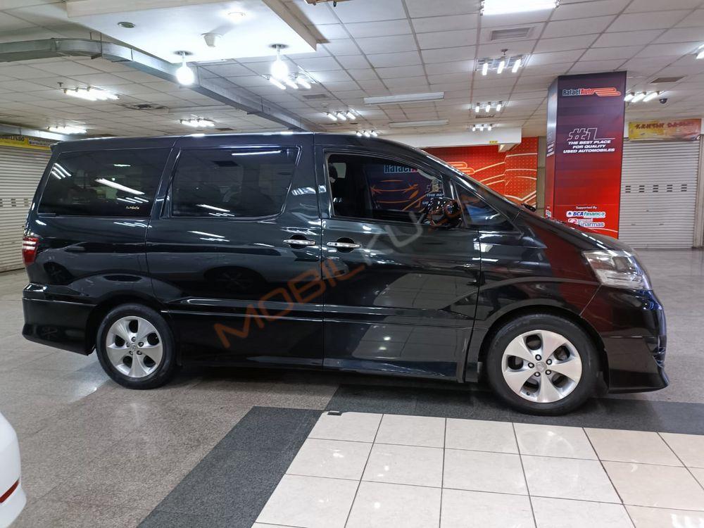 Mobil Toyota Alphard 2008