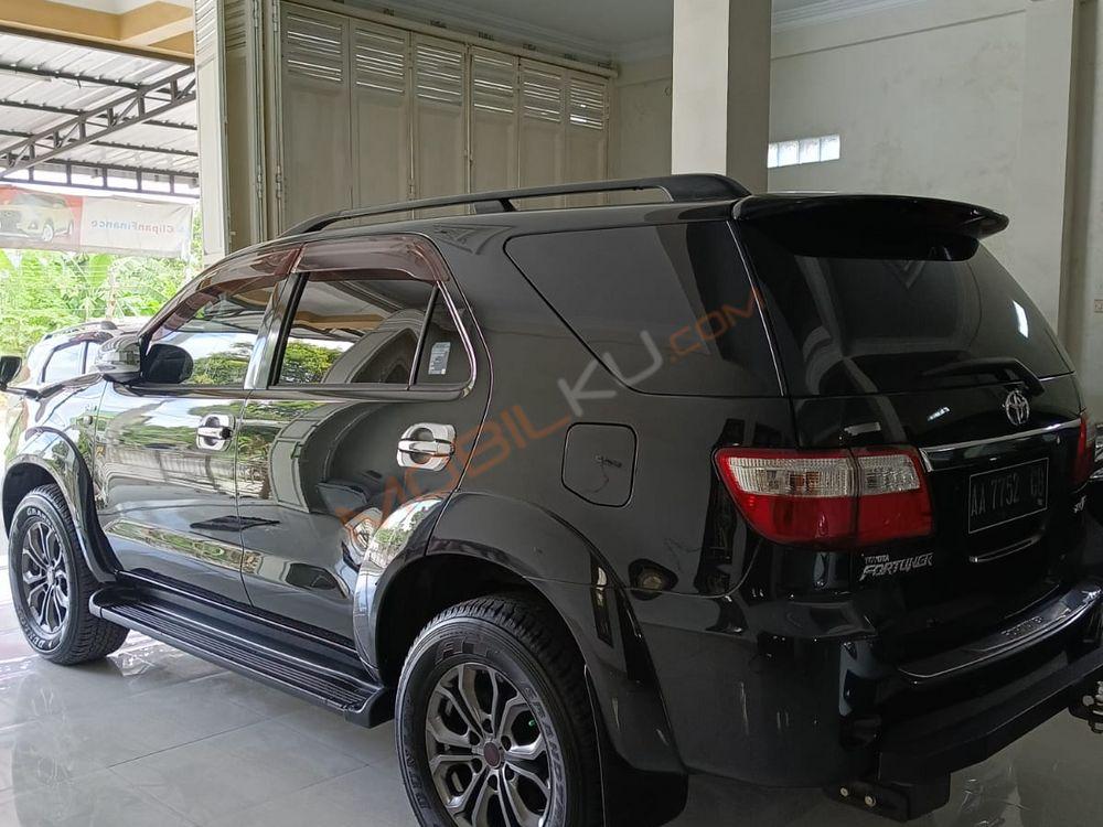 Mobil Toyota Fortuner 2009
