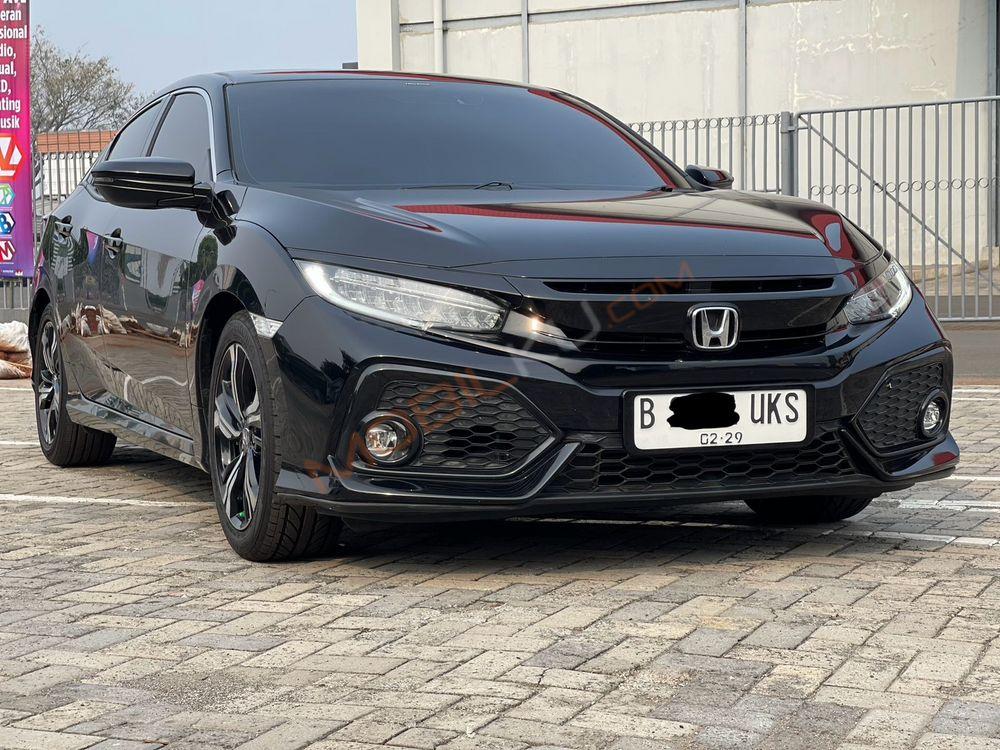 Mobil Honda Civic Hatchback 2017