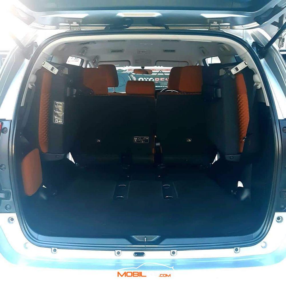 Mobil Toyota Kijang Innova 2016