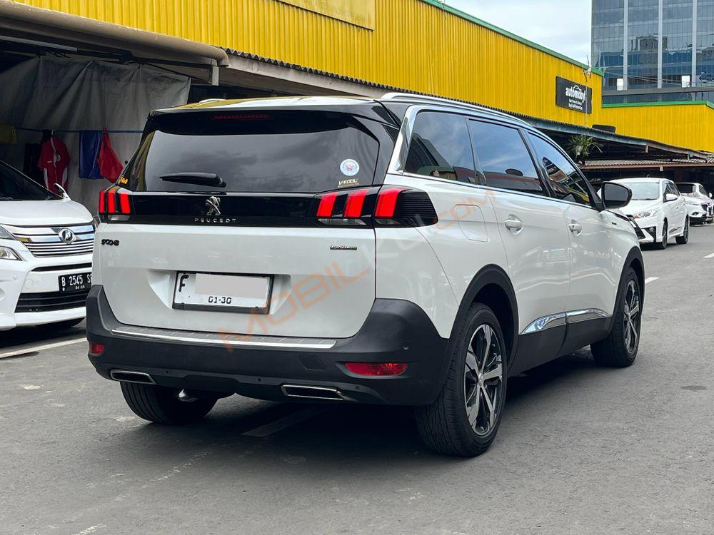 Mobil Peugeot 5008 2019