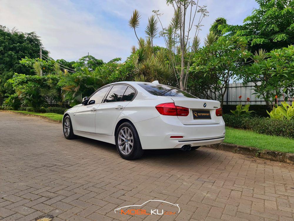 Mobil BMW 3 Series 2016