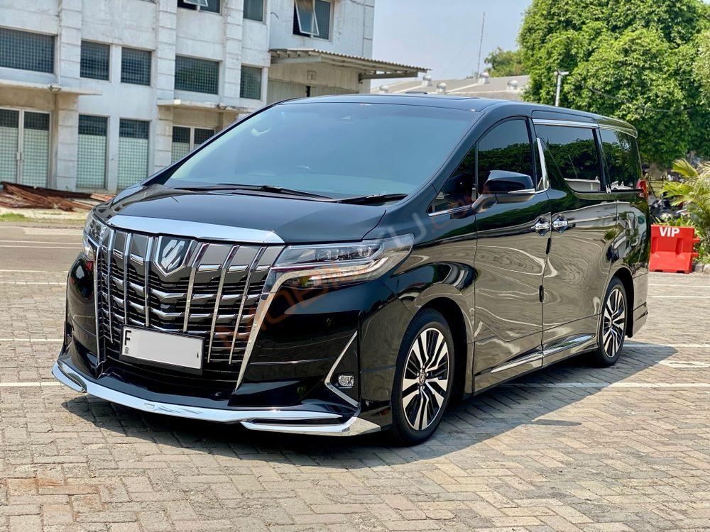 Mobil Toyota Alphard 2023