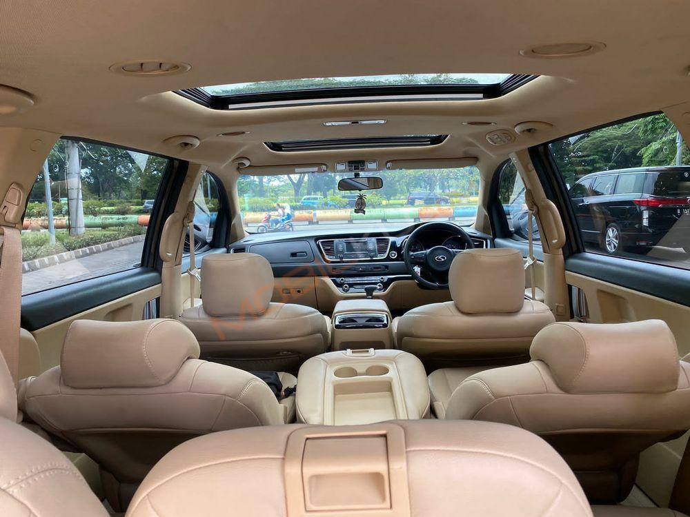 Mobil Kia Sedona 2017