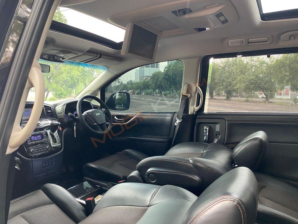 Mobil Nissan Elgrand 2014