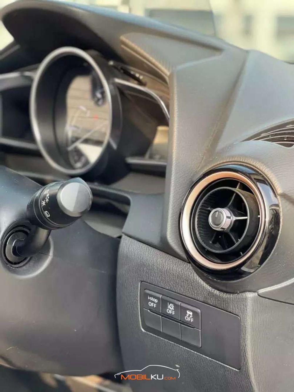 Mobil Mazda 2 Hatchback 2017