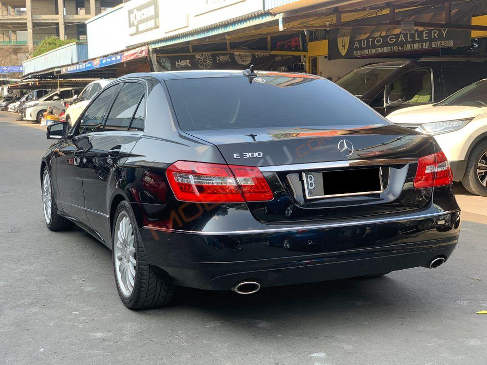 Mobil Mercedes-Benz E-Class 2011