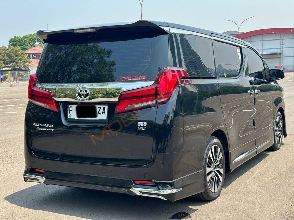 Mobil Toyota Alphard 2023