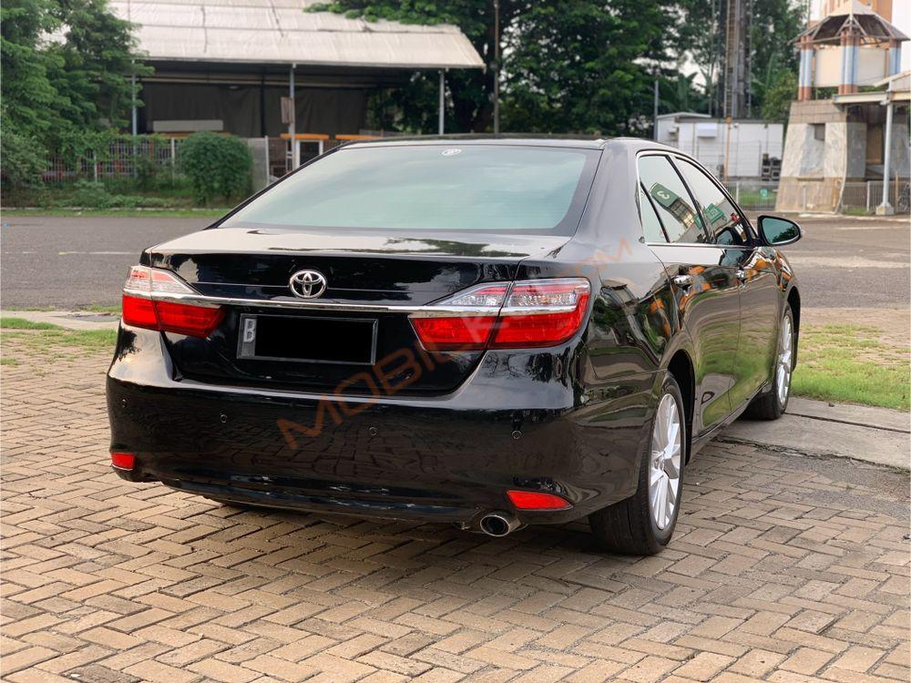 Mobil Toyota Camry 2015