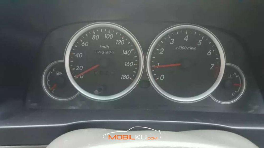 Mobil Toyota Avanza 2010