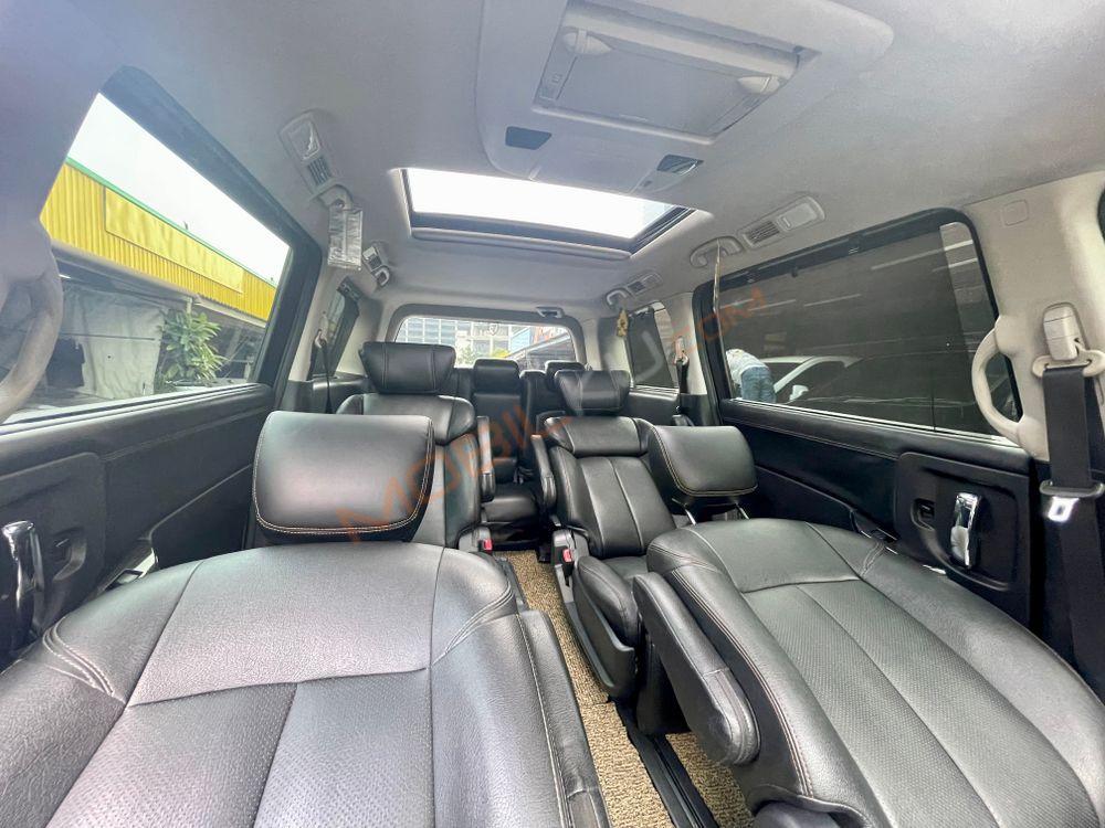 Mobil Nissan Elgrand 2013