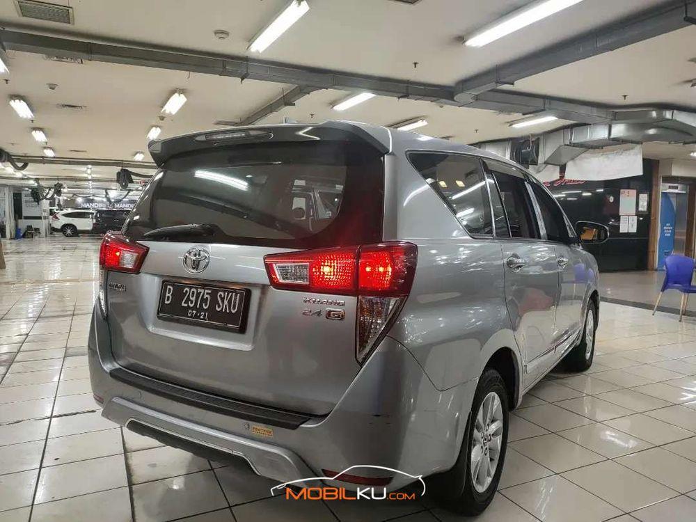 Mobil Toyota Kijang Innova 2016
