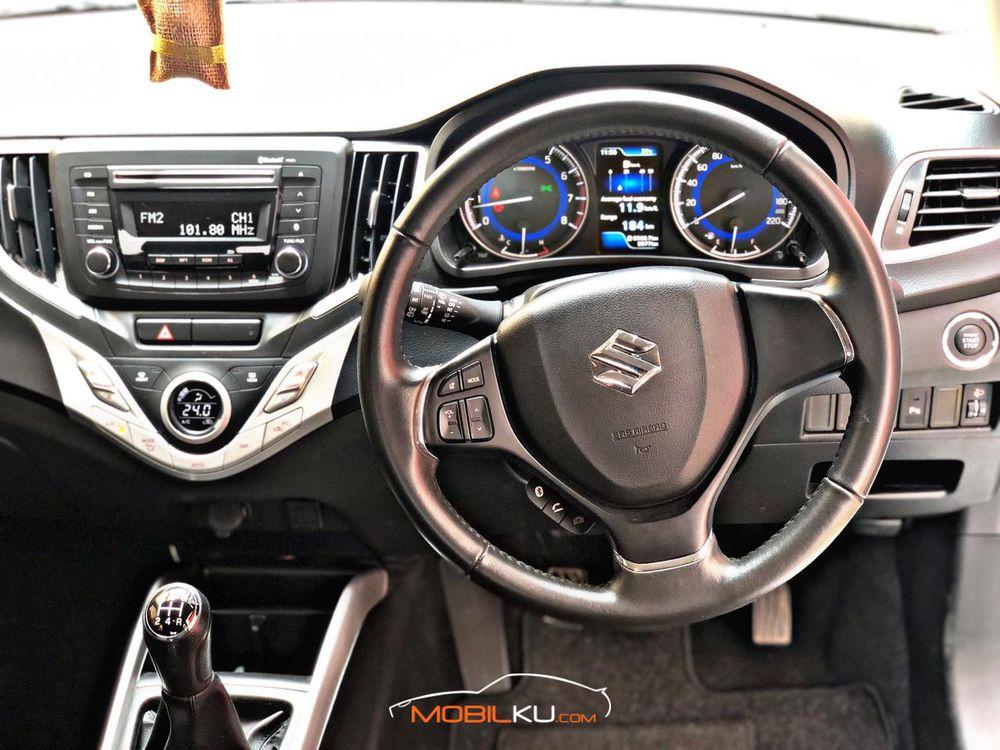 Mobil Suzuki Baleno 2017