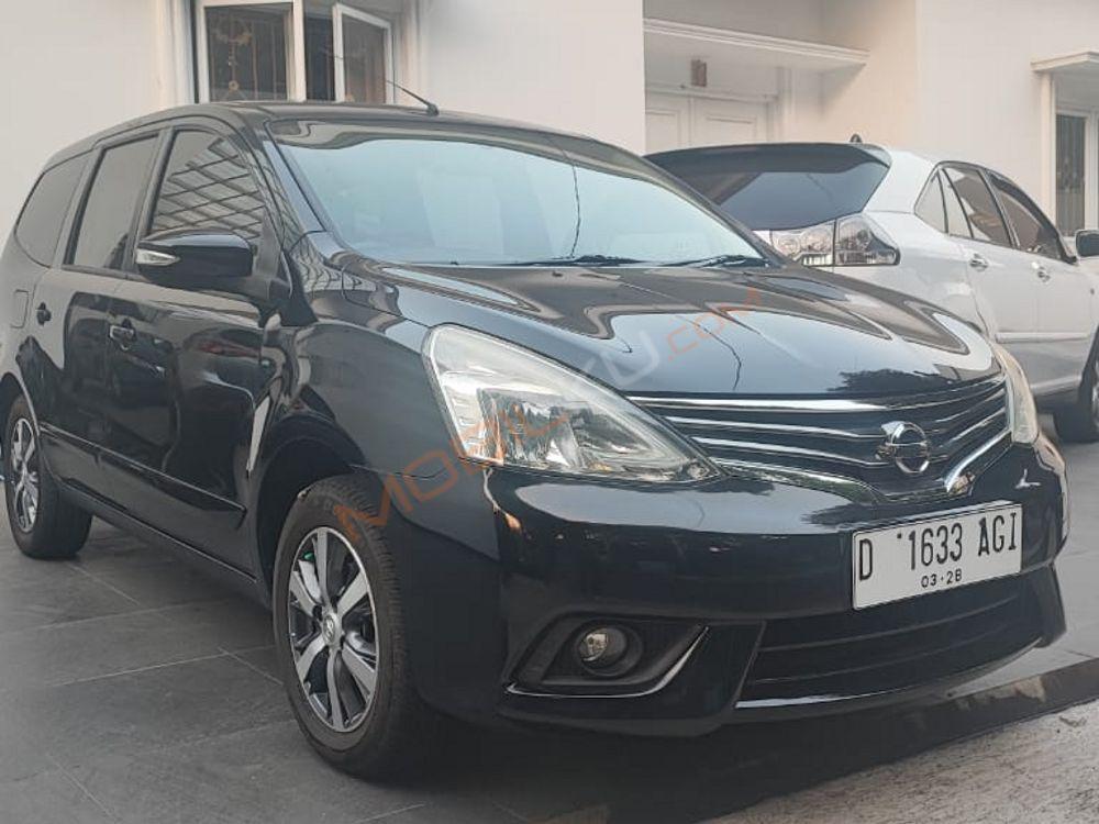 Mobil Nissan Grand Livina 2018