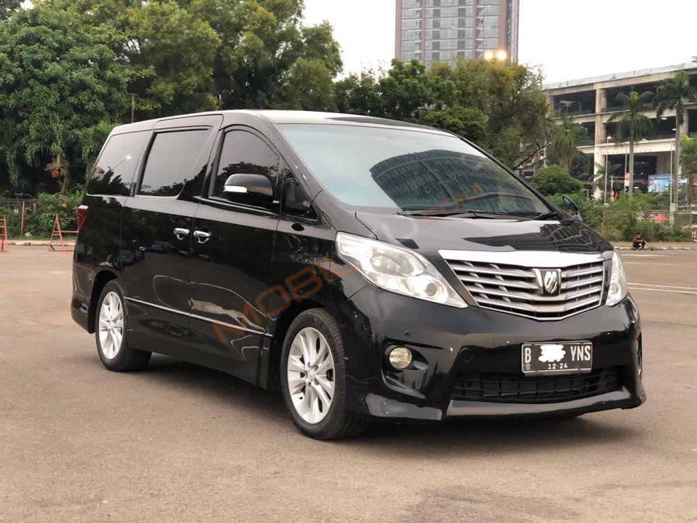 Mobil Toyota Alphard 2009