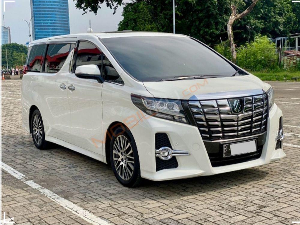 Mobil Toyota Alphard 2016