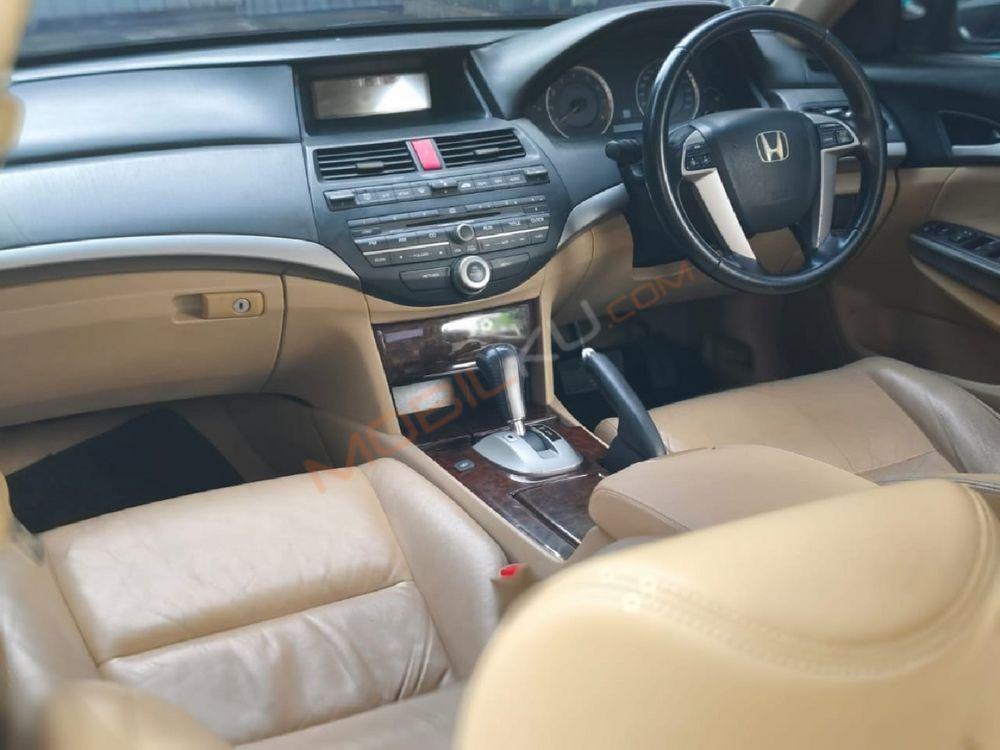 Mobil Honda Accord 2009