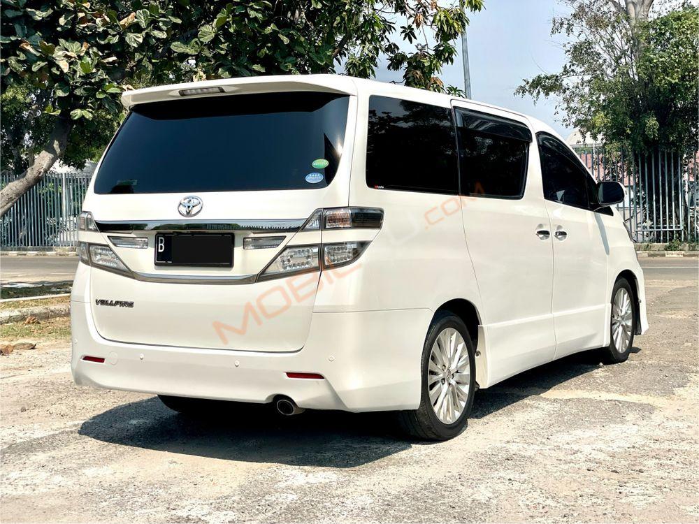 Mobil Toyota Vellfire 2014