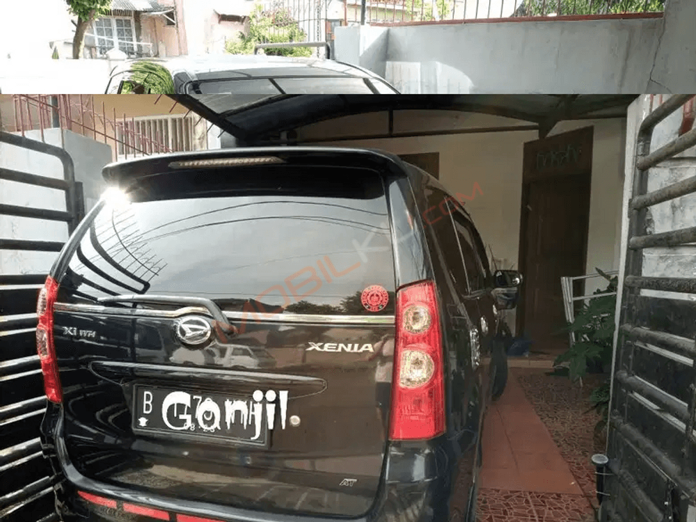 Mobil Daihatsu Xenia 2011