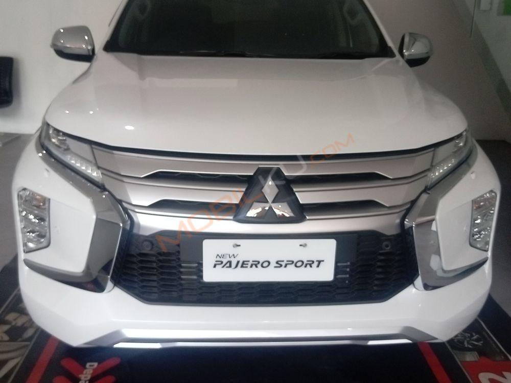 Mobil Mitsubishi Pajero Sport 2023