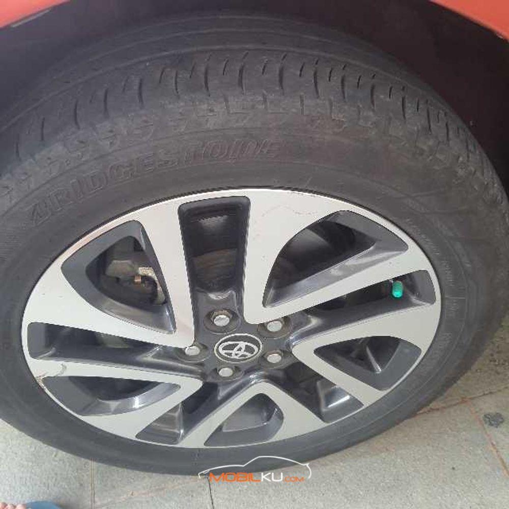 Mobil Toyota Sienta 2016