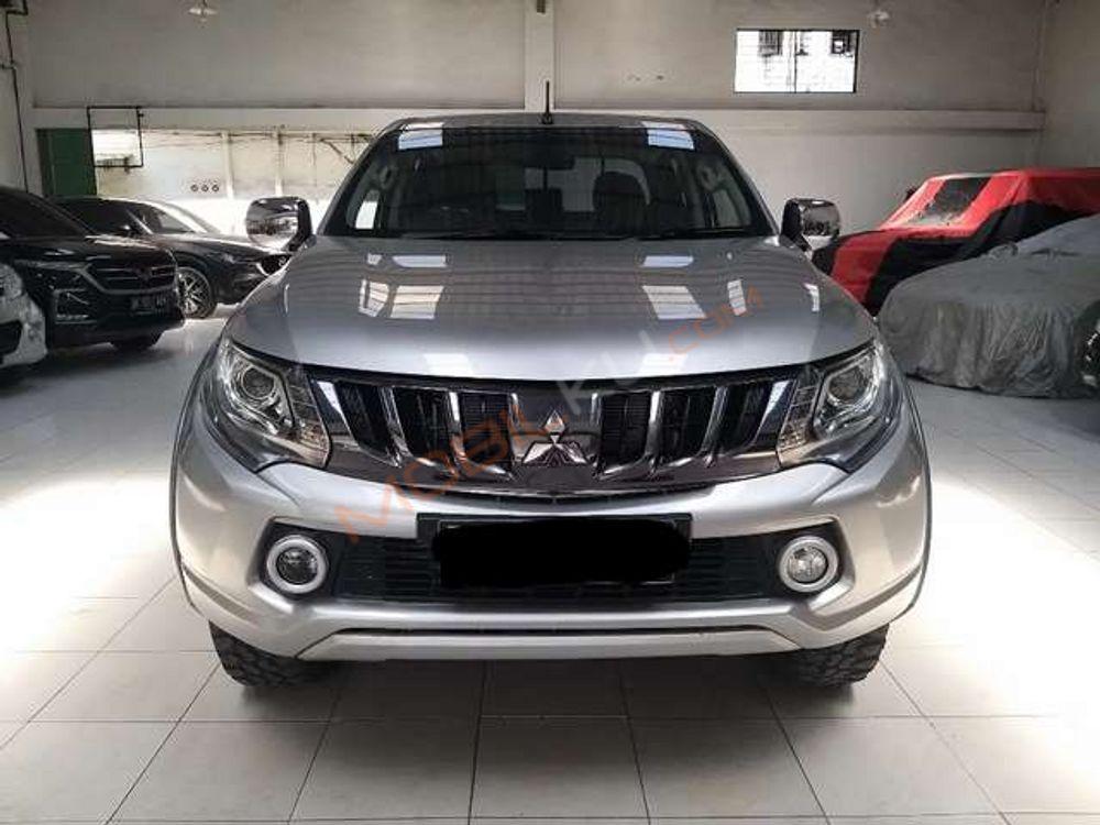 Mobil Mitsubishi Triton 2017