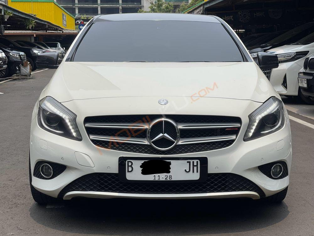 Mobil Mercedes-Benz A-Class 2013