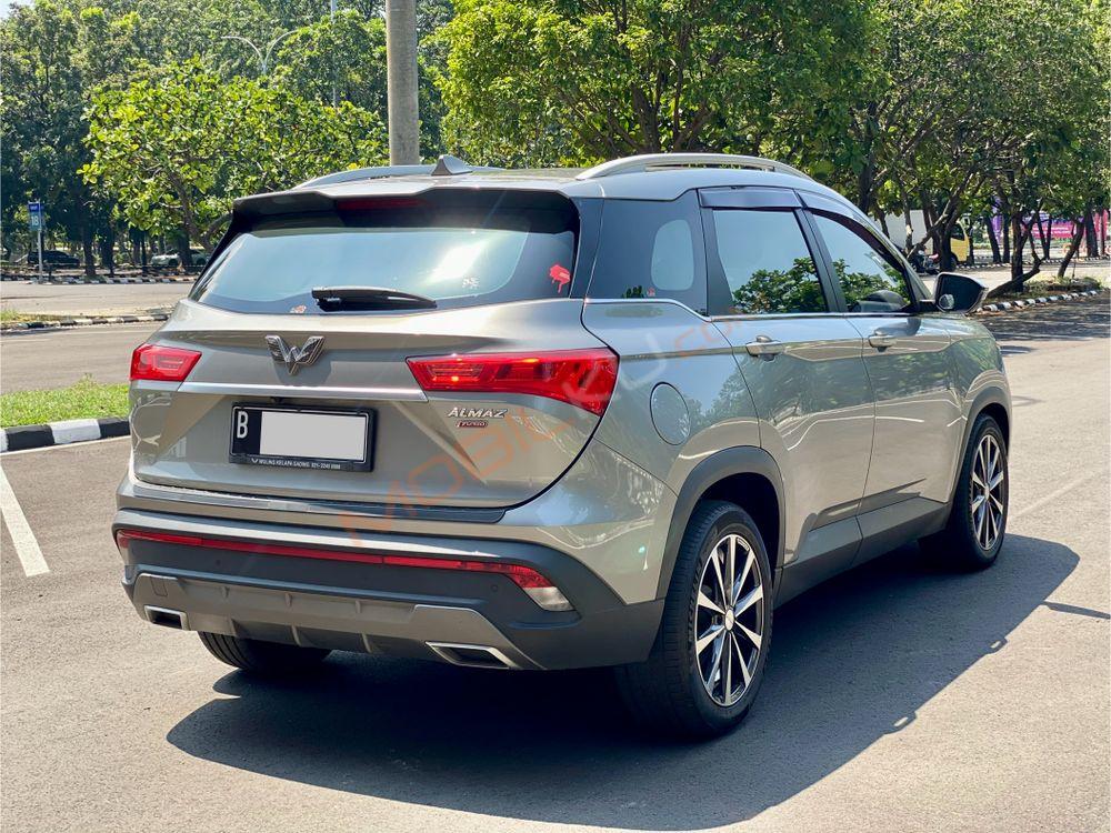 Mobil Wuling Almaz 2019