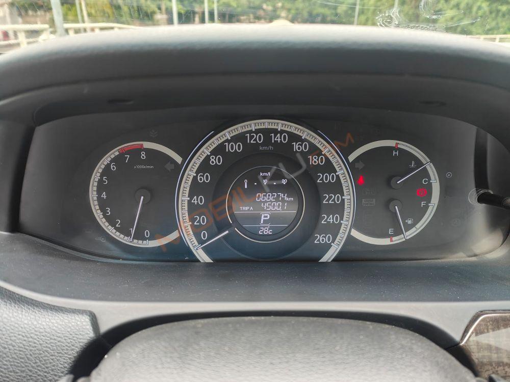 Mobil Honda Accord 2013