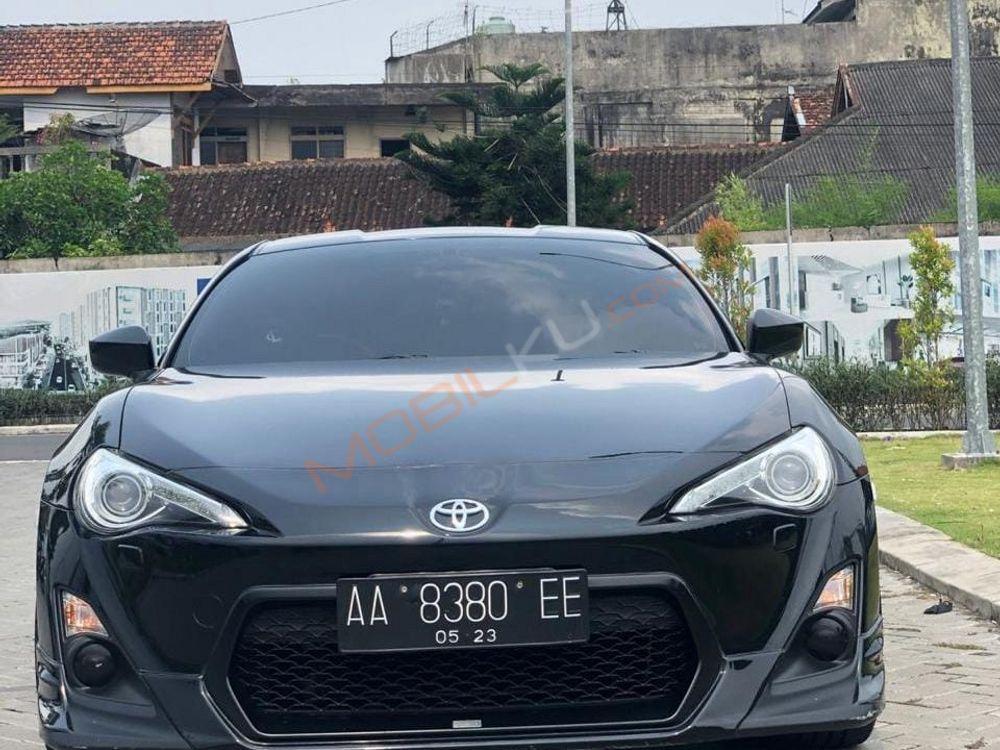 Mobil Toyota 86 2012