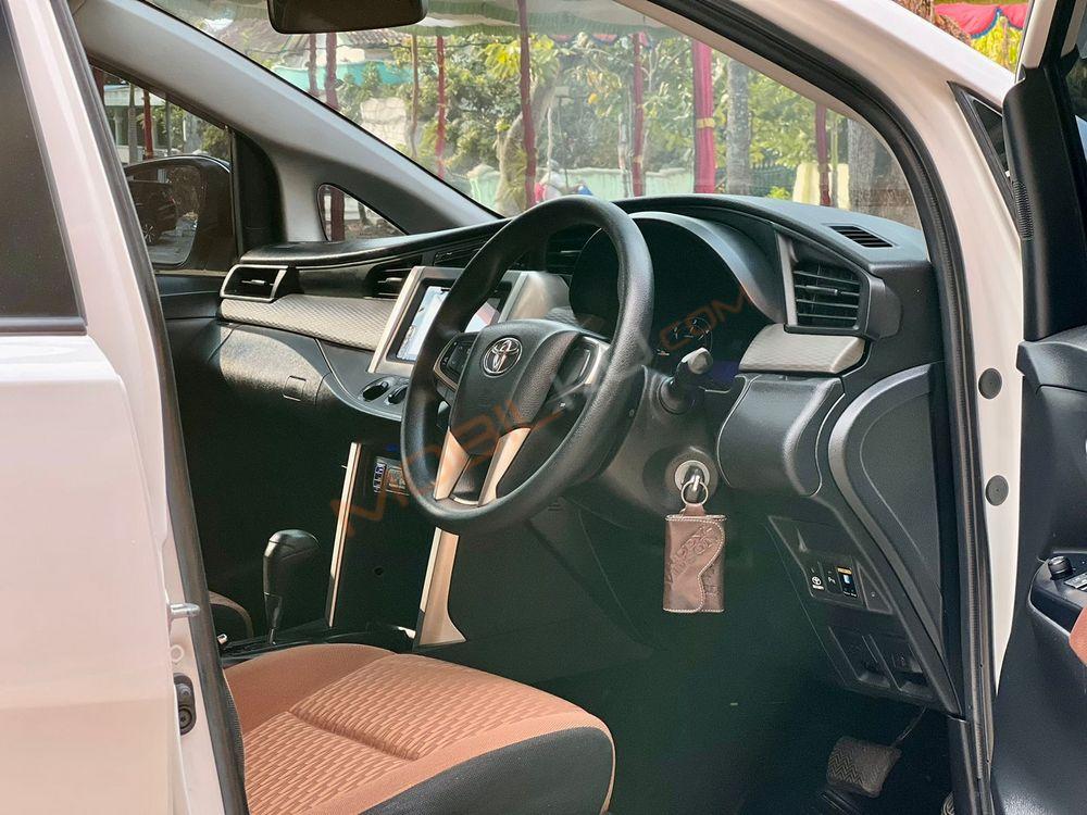 Mobil Toyota Kijang Innova 2016