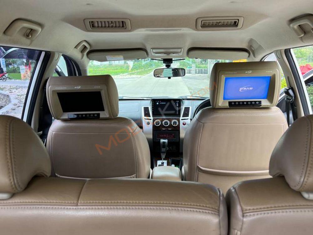 Mobil Mitsubishi Pajero Sport 2012