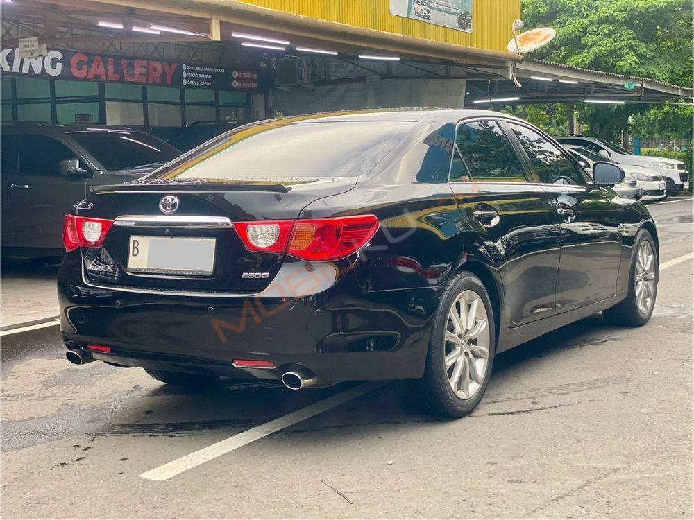 Mobil Toyota Mark X 2012