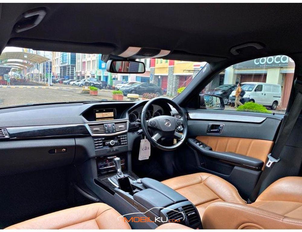 Mobil Mercedes-Benz E-Class 2010