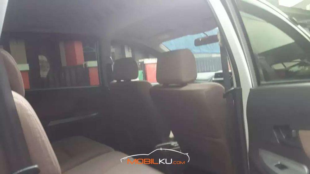 Mobil Daihatsu Xenia 2016