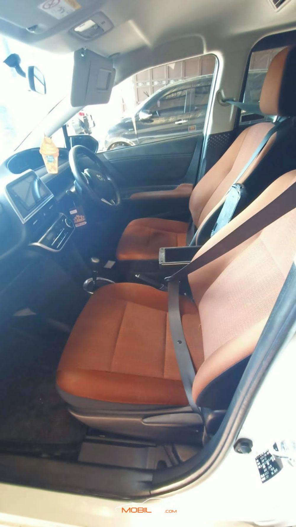 Mobil Toyota Sienta 2018