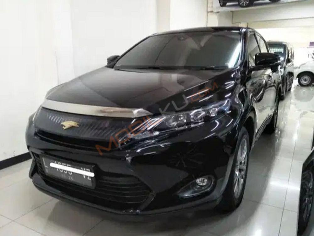 Mobil Toyota Harrier 2015
