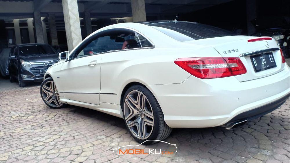 Mobil Mercedes-Benz E-Class 2011