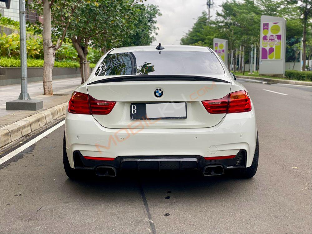 Mobil BMW 4 Series 2015