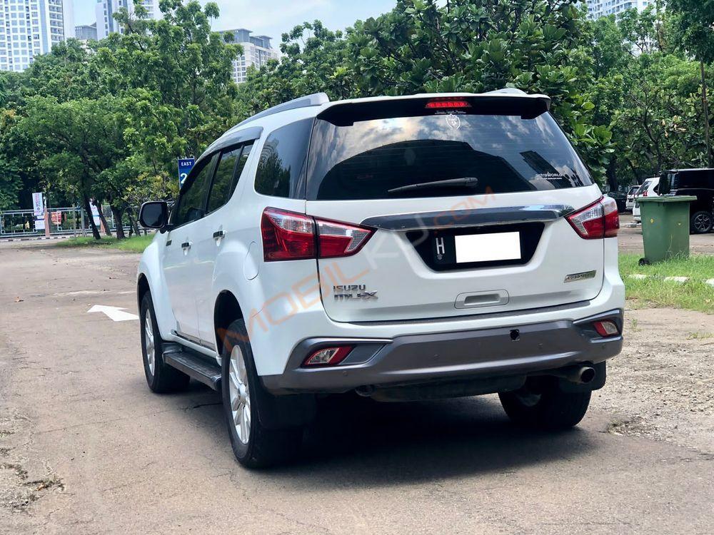 Mobil Isuzu MU-X 2017