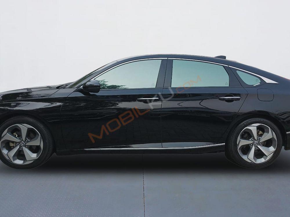 Mobil Honda Accord 2020