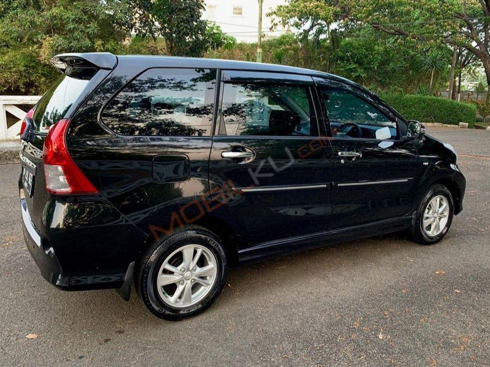 Mobil Toyota Avanza 2014