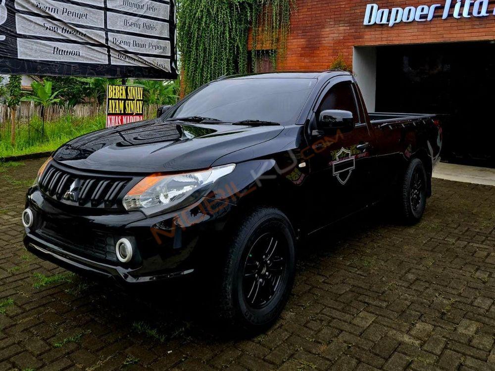 Mobil Mitsubishi Triton 2017
