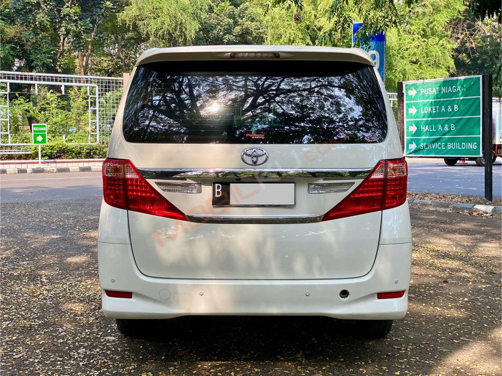 Mobil Toyota Alphard 2012
