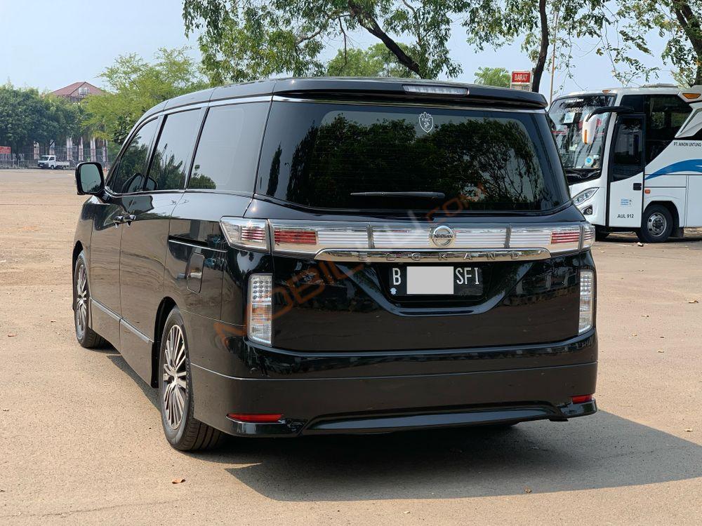 Mobil Nissan Elgrand 2014