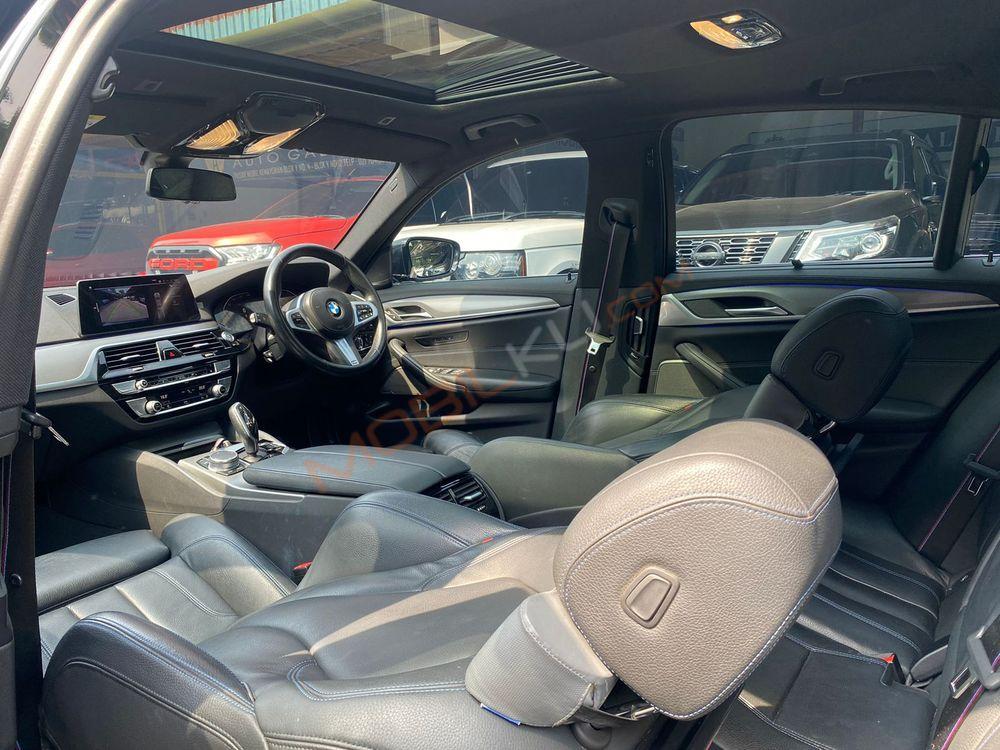 Mobil BMW 5 Series 2020