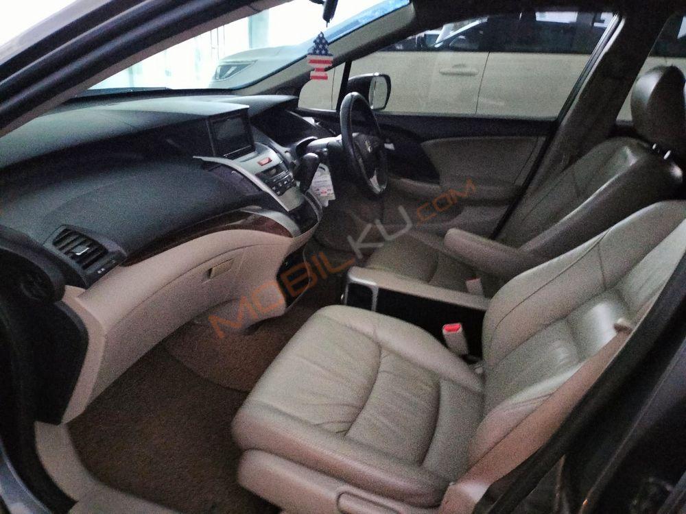 Mobil Honda Odyssey 2013