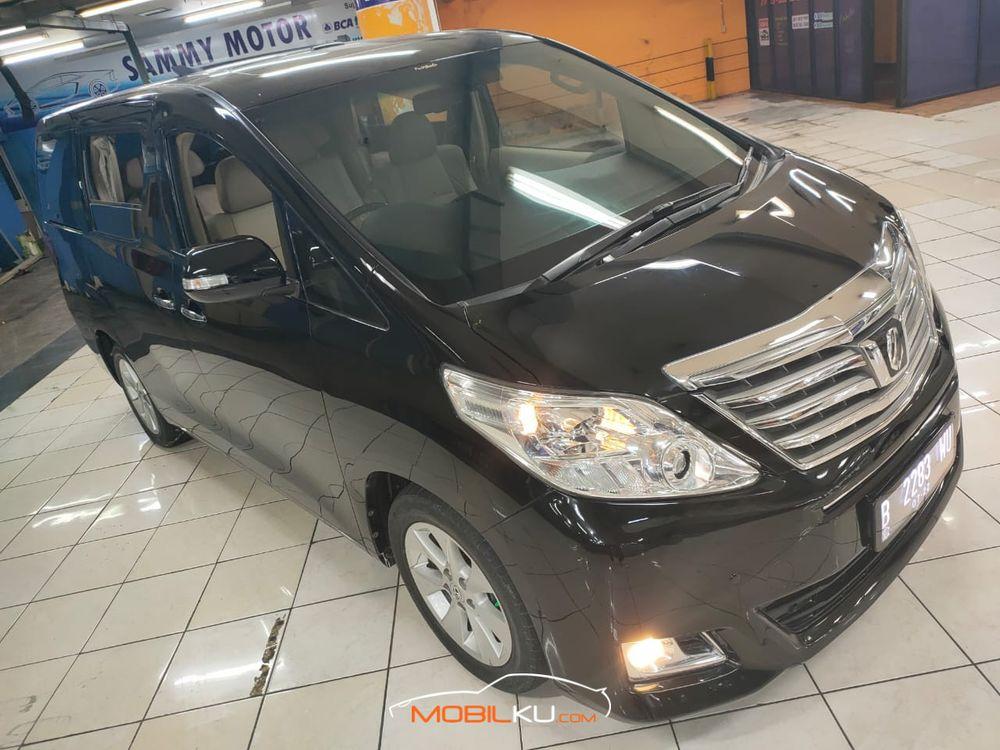 Mobil Toyota Alphard 2012
