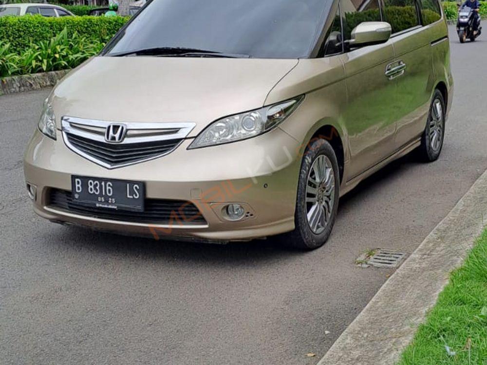 Mobil Honda Elysion 2005